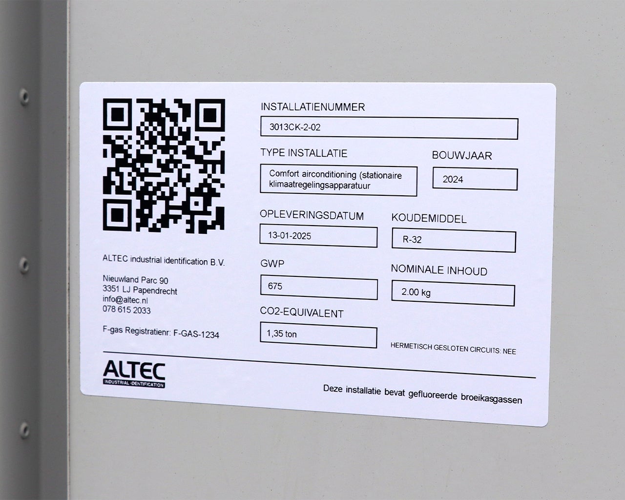 Climatools label met QR-code en installatiegegevens voor de identificatie van een koelinstallatie