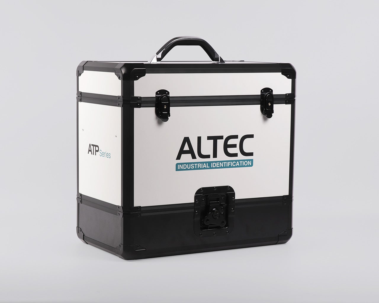 Gesloten ATP Draagkoffer met stevig handvat en robuuste behuizing voor veilig transport van een ATP-300 Pro en toebehoren