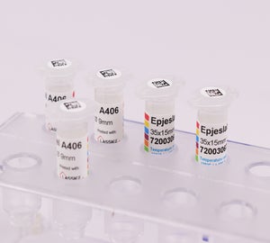 Full-color cryogenic epjeslabels op epjes met Datamatrix code en kleurcodering