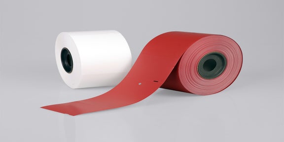 Rollen tags met controlestrook in rood en wit