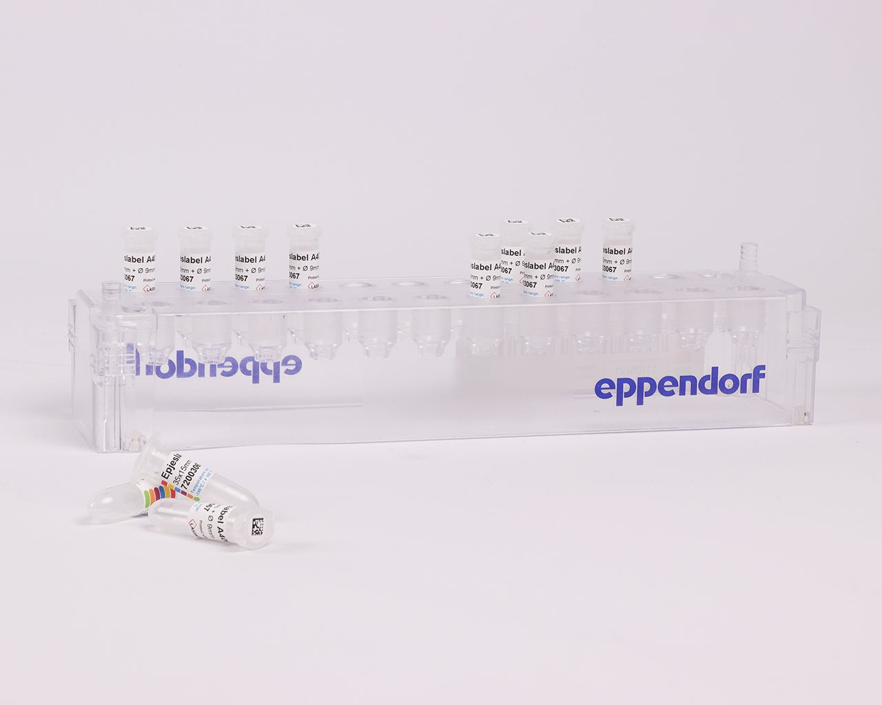 Full-color cryogenic epjeslabels aangebracht op epjes in transparant buisjesrek