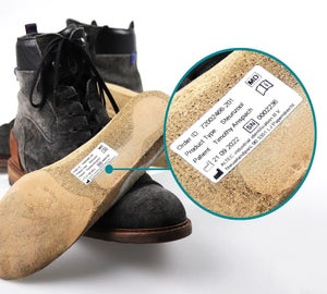 ToughSurface Print & Laminate label aangebracht op steunzool met product- en patiëntinformatie