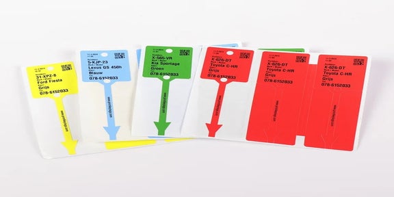Vellen met meerdere gekleurde KeyTags in rood, geel, blauw en groen