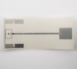 Close-up van de inlay en antenne van een RFID vochtindicatorlabel