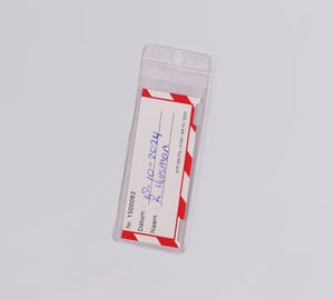 Transparante TagHolder met het afscheurbare identificatiestrookje van een voorbedrukte gevarentag