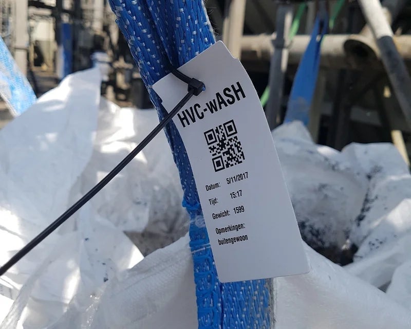 Tag Extreme met QR-code bevestigd aan een hijsband voor tracking