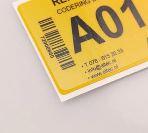 Detail van een label voorzien van UV beschermlaminaat