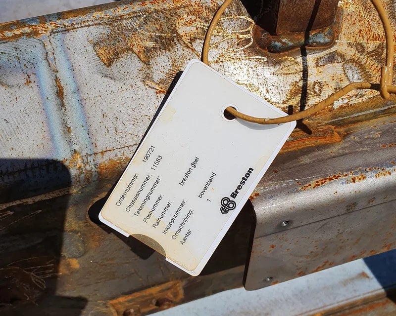 HotPaintCard bevestigd aan metalen onderdeel tijdens zware industriële omstandigheden