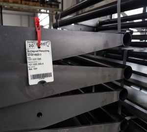 WetPaintCard bevestigd aan metalen onderdelen voor oppervlaktebehandeling