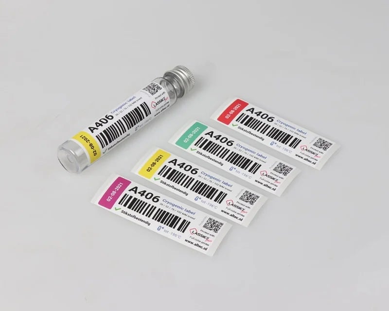Full-color cryogenic label aangebracht op cryobuisje voor opslag bij lage temperaturen