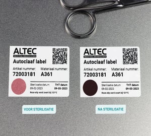 Autoclaaflabels met kleurindicator vóór en na sterilisatie voor controle van sterilisatieprocessen