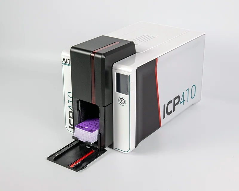ICP-410 cardprinter geopend met een stapel geprinte WetPaintCards