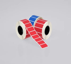 Rollen security labels met overdracht voor fraudebestendige verzegeling van verpakkingen en producten.