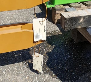 HotPaintCards bevestigd aan stalen constructiedelen voor identificatie en traceability