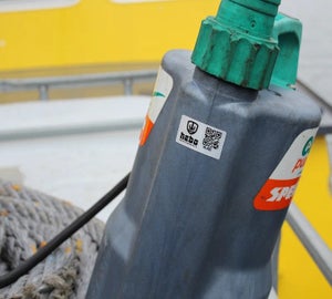 Asset label met logo en QR-code voor buitengebruik