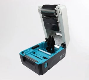 ATP-300 Pro labelprinter met zicht op de binnenzijde en de houder voor labels en inktfolies