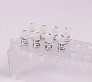 Full-color cryogenic epjeslabels toegepast op meerdere epjes in transparant rek