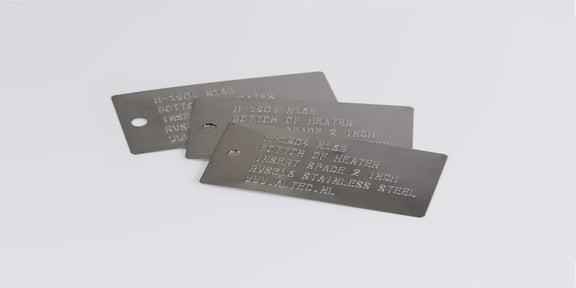 Gegraveerde metalen en RVS-316 tags voor duurzame industriële identificatie