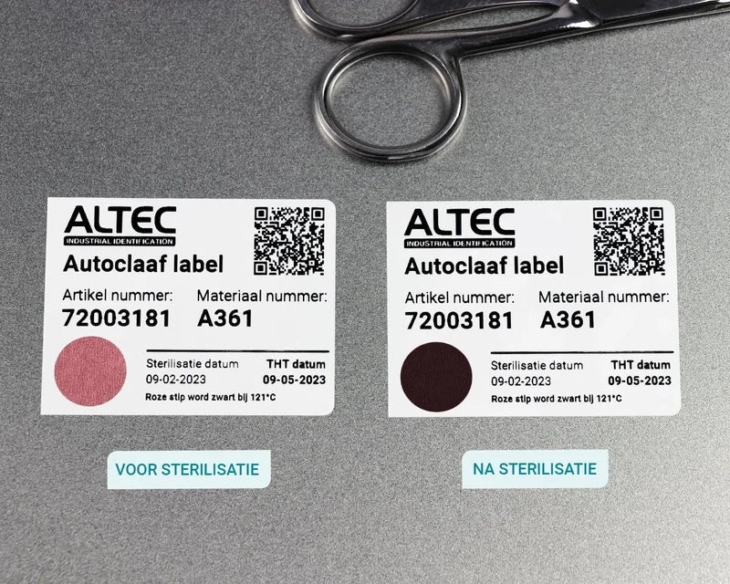 Autoclaaflabel met kleurindicator vóór en na sterilisatie voor controle van sterilisatieprocessen in medische en laboratoriumomgevingen