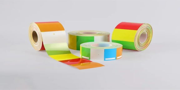 Rollen kunststof flenstags in verschillende kleuren voor identificatie en revisie