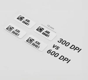 Vergelijking tussen 300 DPI en 600 DPI printkwaliteit op kleine labels met datamatrixcodes en tekst