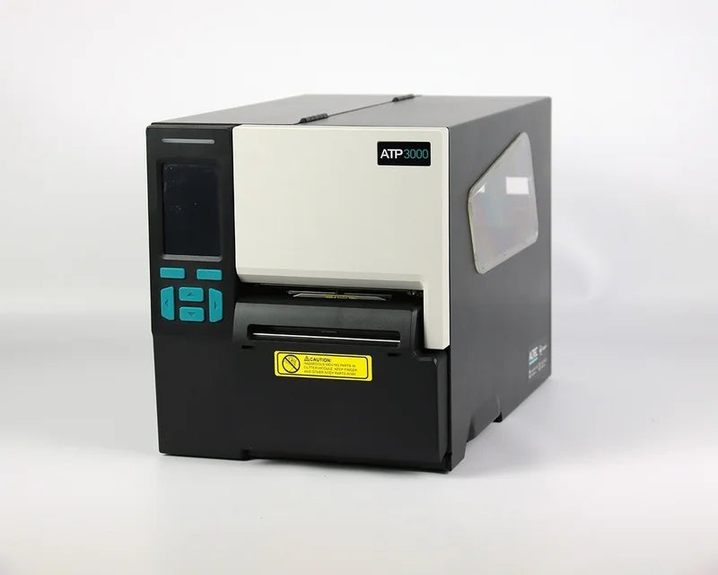 ATP-3000 labelprinter met geïnstalleerde Cutter Module voor het automatisch en nauwkeurig afsnijden van geprinte labels