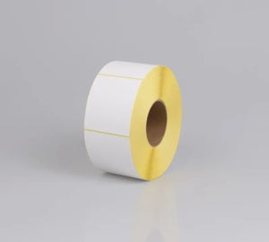 Wit RFID 3-in-1 label op rol met geïntegreerde RFID-chip voor identificatie