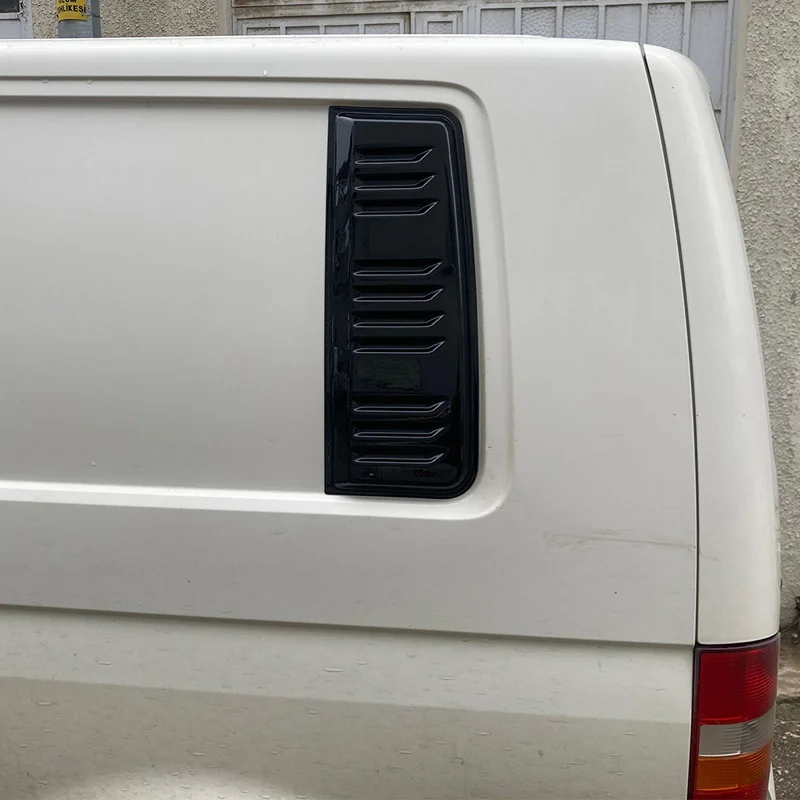 Oneway Set luchtinlaten (zijkant) passend voor Volkswagen Transporter T5.1/T6/T6.1 2010-2022 (Lange wielbasis) - Glanzend zwart
