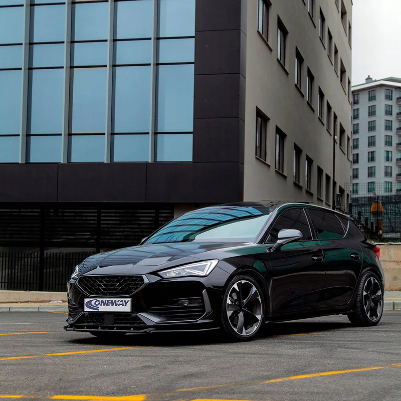 Oneway Voorspoilerlip passend voor Cupra Leon HB/ST 2020-2024 – Glanzend zwart