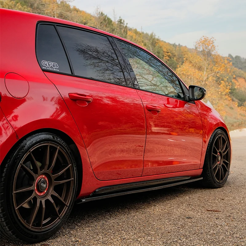 Oneway Set Sideskirts passend voor Volkswagen Golf VI GTi/GTD 2008-2012 – Glanzend zwart