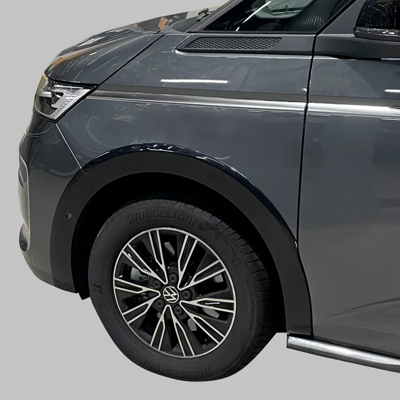 RGM Set spatbordverbreders passend voor Volkswagen T7 Multivan 2021- Korte wielbasis – Glanzend zwart (met Park Assist)