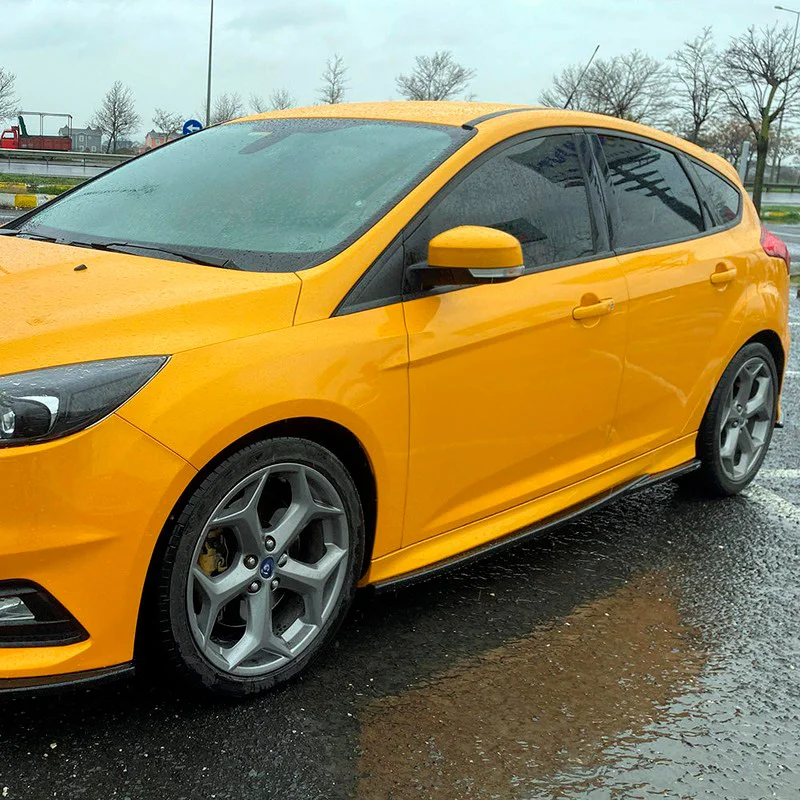 Oneway Set Sideskirts passend voor Ford Focus ST MK3 HB/Kombi 2010-2018 - Glanzend zwart