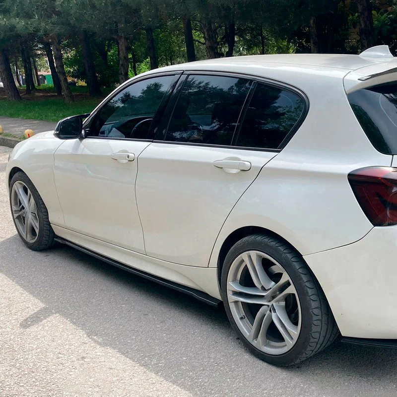 Oneway Set Sideskirts passend voor BMW 1-Serie F20/F21 M-Power 2011-2019 - Versie 2 - Glanzend zwart