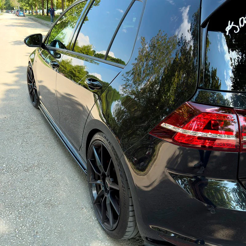 Oneway Set Sideskirts passend voor Volkswagen Golf VII HB/Variant GTi/GTD 2013-2016 - Glanzend zwart